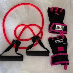 Work out Everlast gloves & stretch belt.